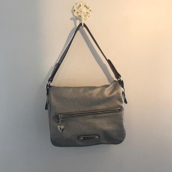Juicy couture silver metallic over shoulder bag - Picture 2 of 7